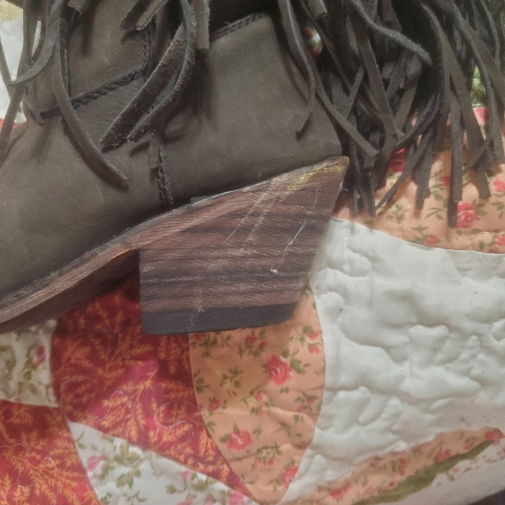 Boots - Picture 7 of 9